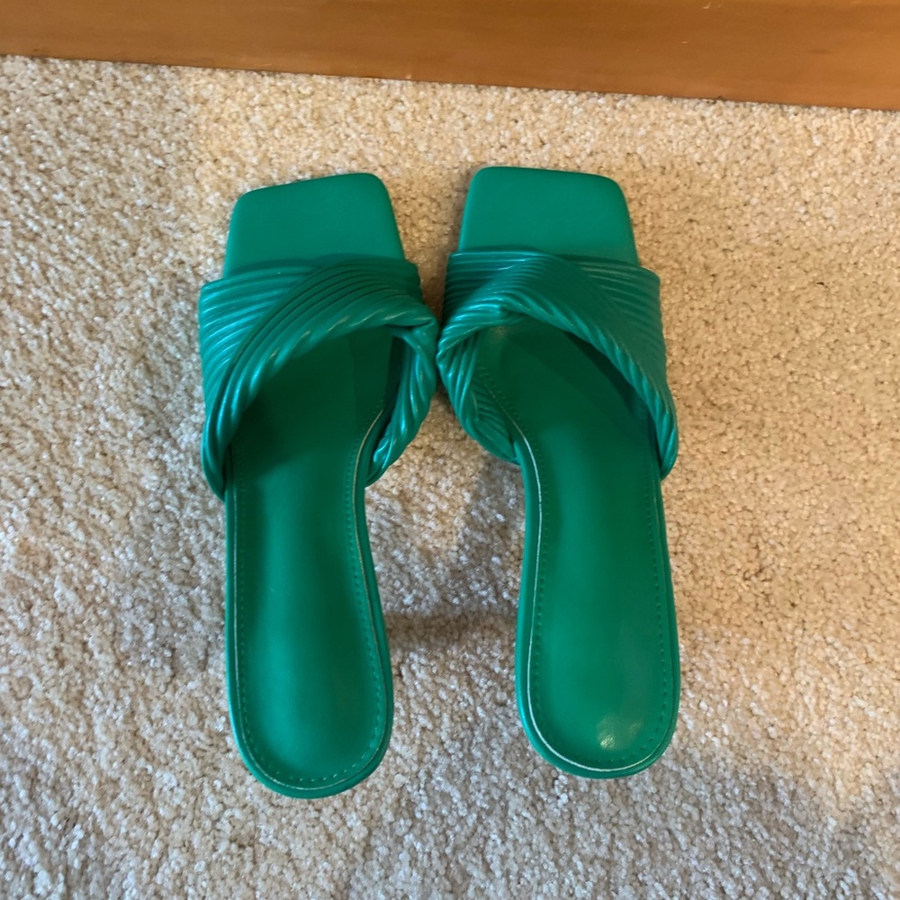 Kitten heels